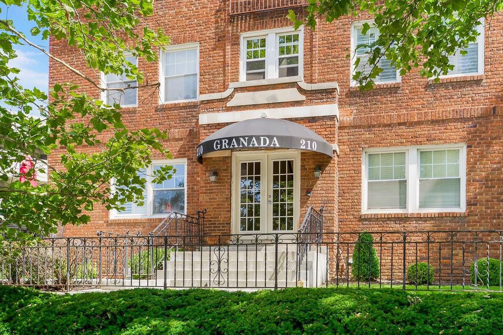 210 E Emanuel Cleaver #4e Blvd, Kansas City, MO 64112