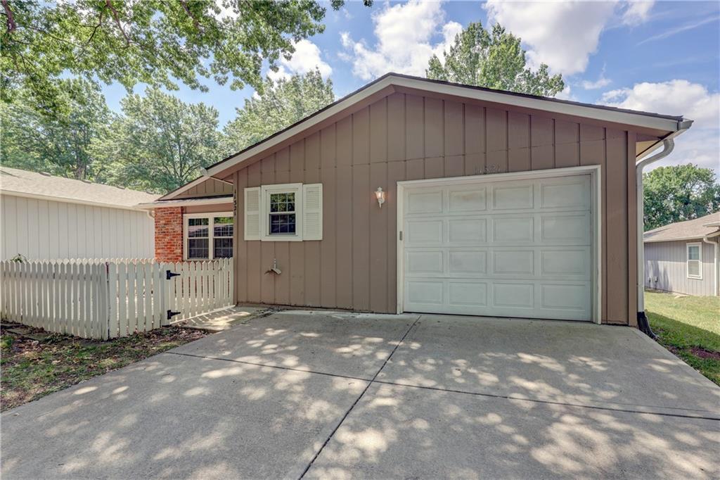 11321 W 77th Ter, Overland Park, KS 66214