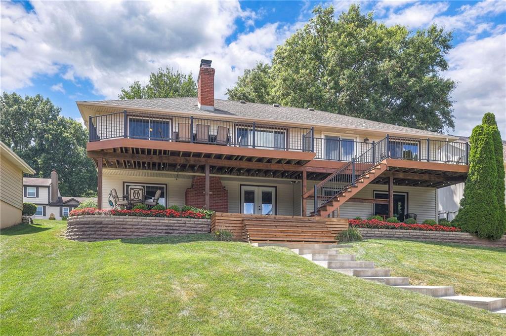 226 N Winnebago Dr, Lake Winnebago, MO 64034