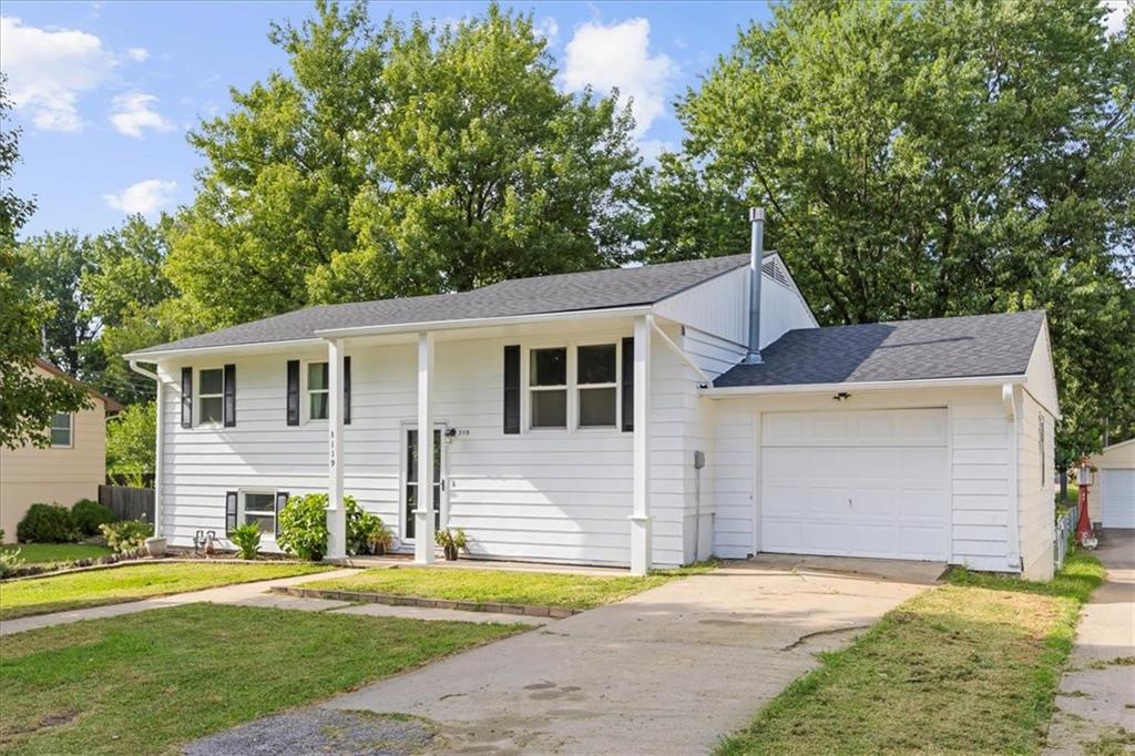 3119 Jennifer Ln, Country Club, MO 64506