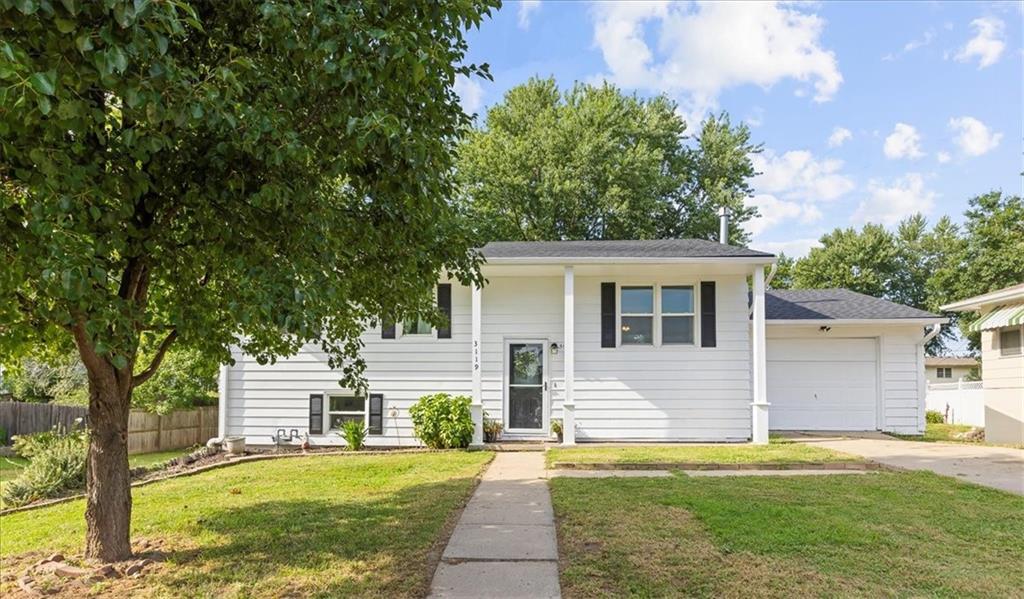 3119 Jennifer Ln, Country Club, MO 64506