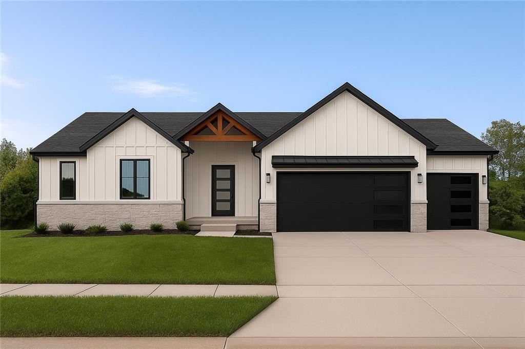 305 E Oak St, Lone Jack, MO 64070