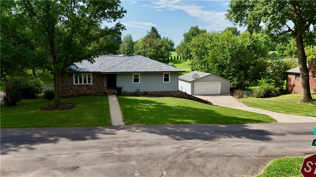 3814 Meadow Oak Ln, St Joseph, MO 64503