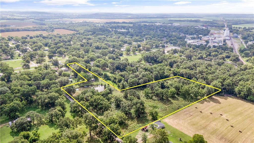 628 N Broadway St, Lacygne, KS 66040