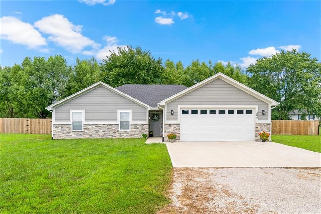 304 W Baltic St, Kingsville, MO 64061