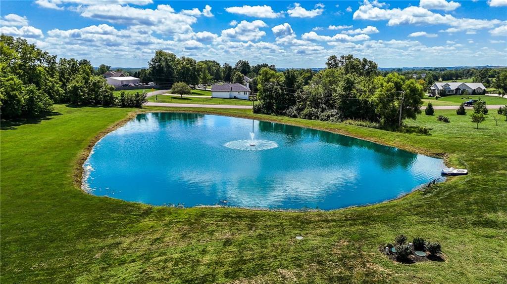 33412 Pinehurst Ln, Grain Valley, MO 64029