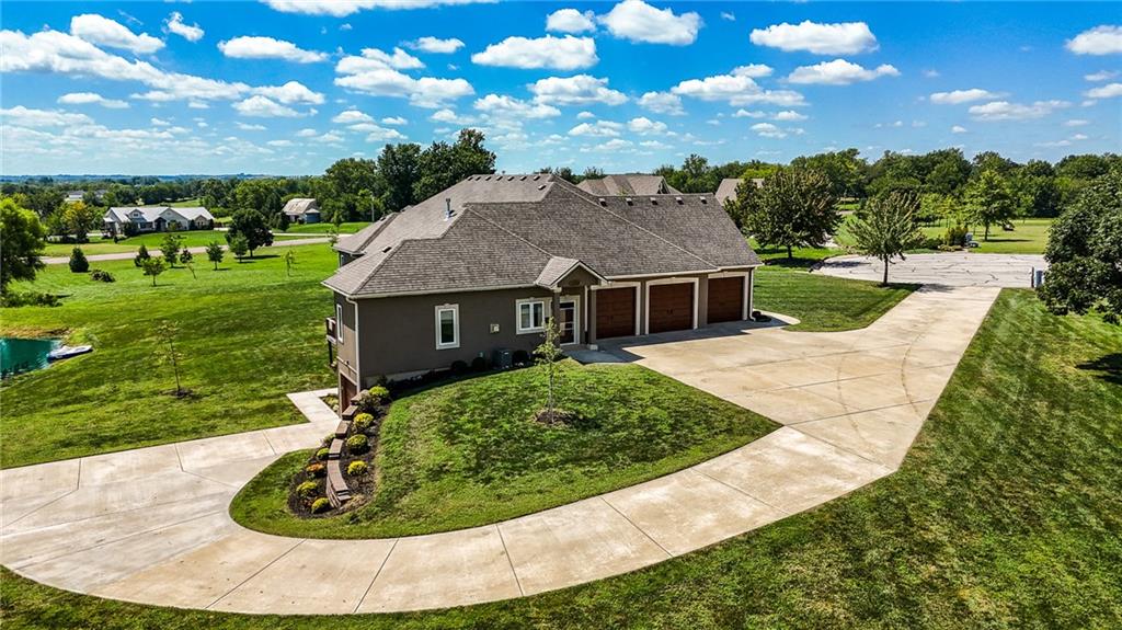 33412 Pinehurst Ln, Grain Valley, MO 64029