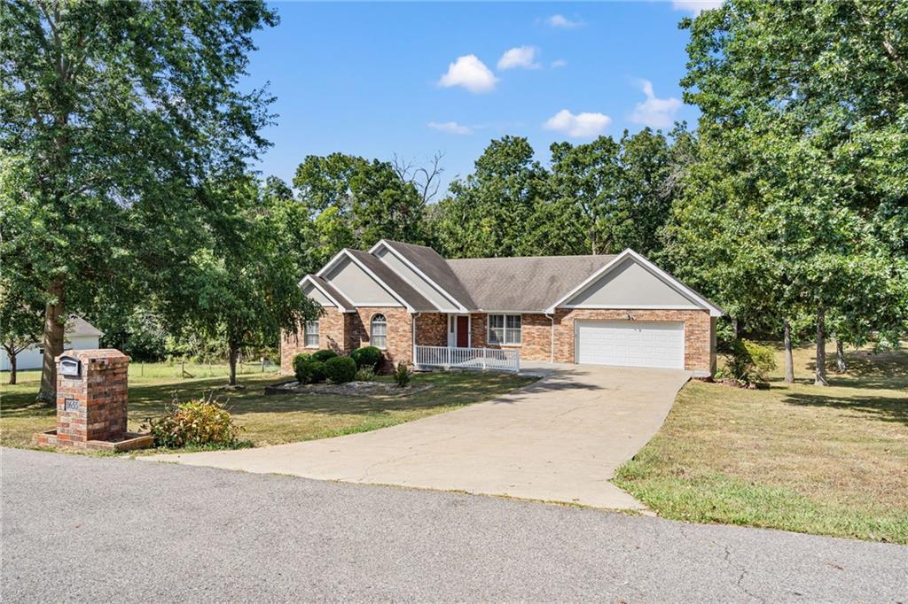 1655 Sunchase Dr, Warsaw, MO 65355