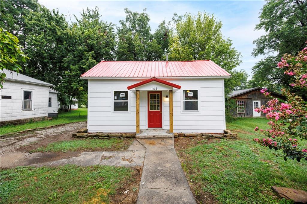 142 Mill St, Neodesha, KS 66757