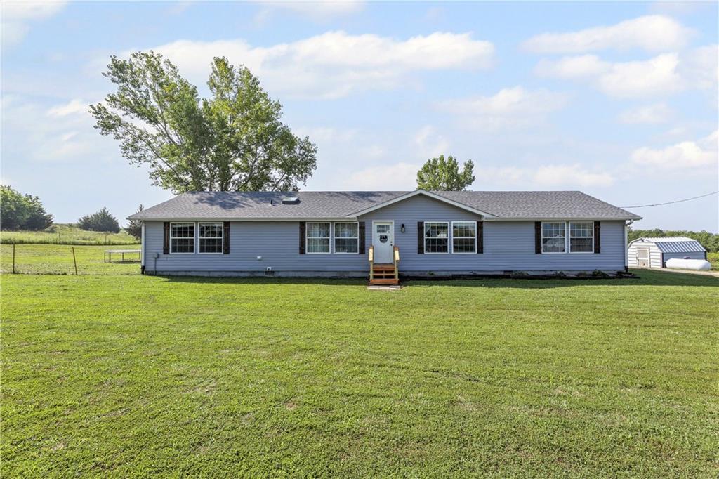 690 Sand Creek Rd, Pomona, KS 66076