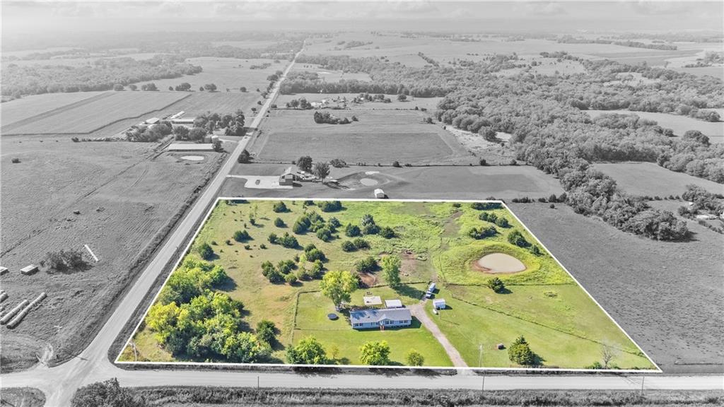 690 Sand Creek Rd, Pomona, KS 66076
