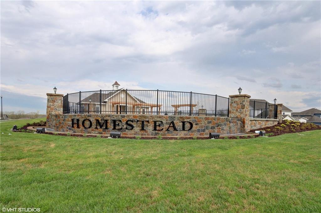 1836 Green Meadow Dr, Liberty, MO 64068