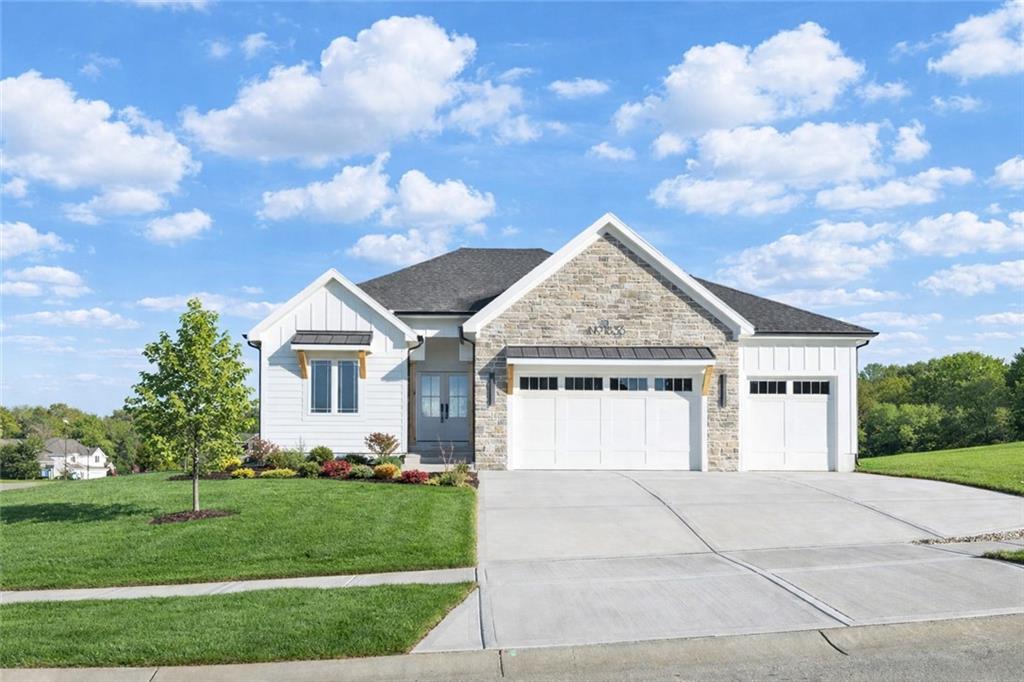 1836 Green Meadow Dr, Liberty, MO 64068