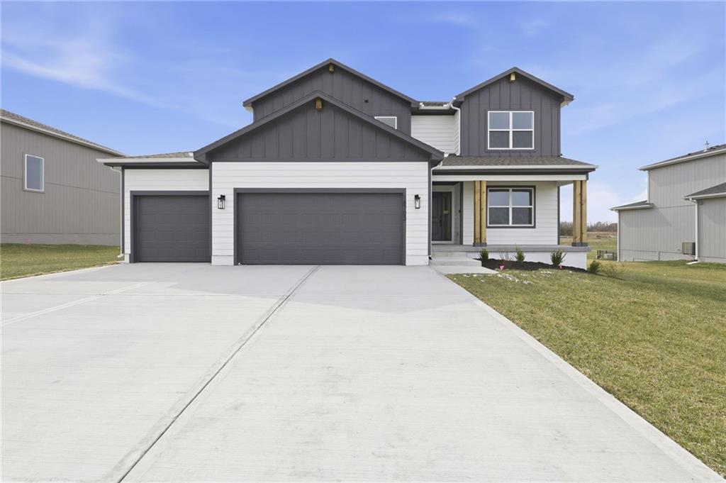 18703 W 193rd St, Spring Hill, KS 66083