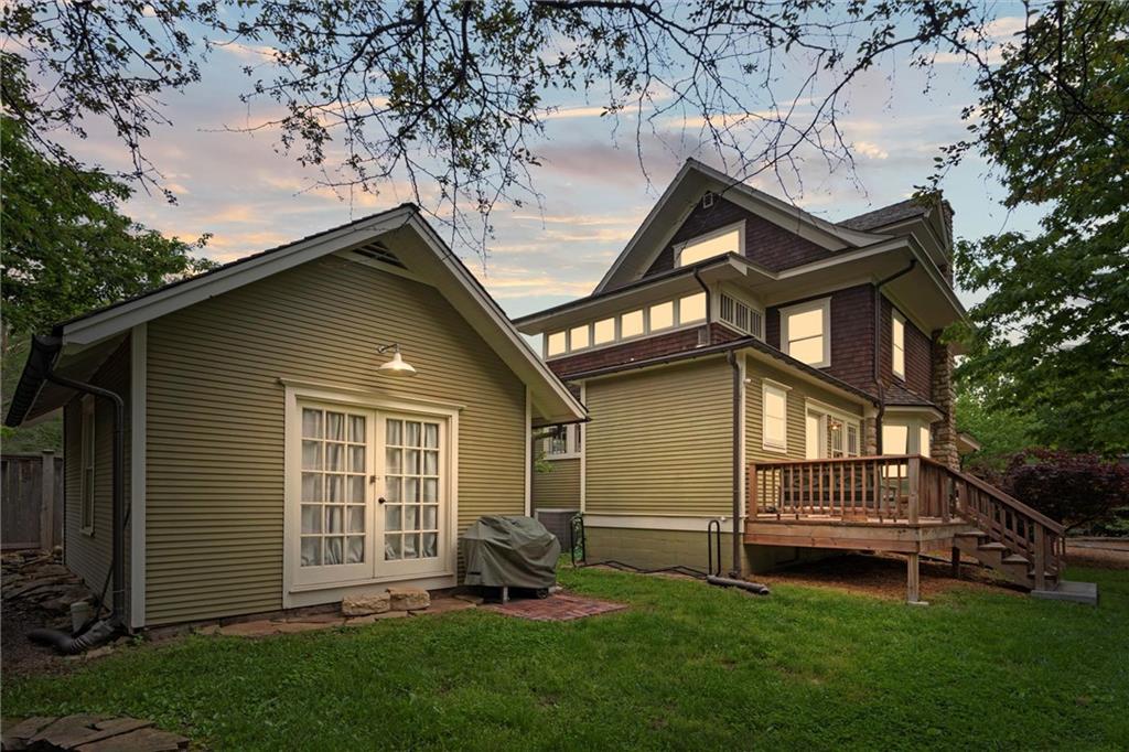2301 Massachusetts St, Lawrence, KS 66046