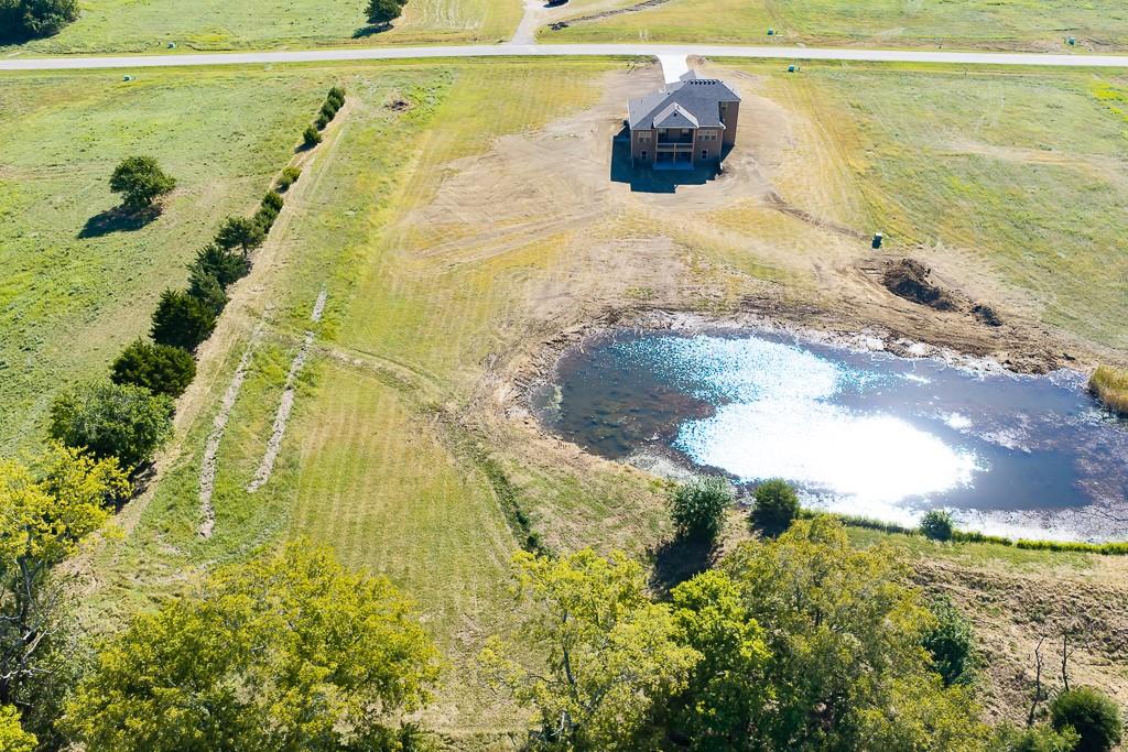 17924 235th St, Tonganoxie, KS 66086