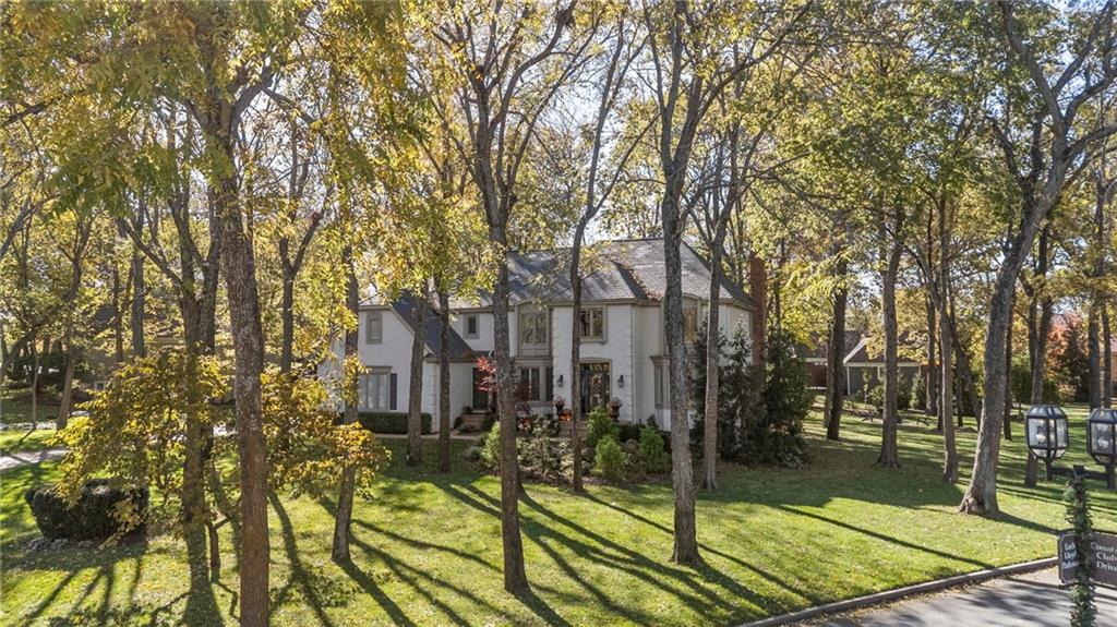 16800 S Country Club Dr, Loch Lloyd, MO 64012