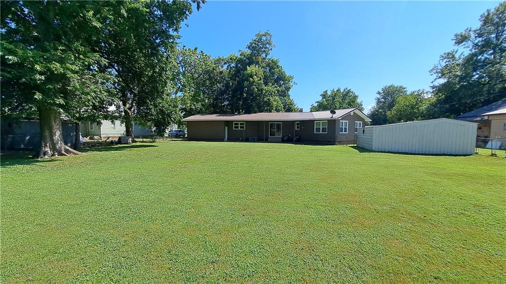805 Walnut St, Chetopa, KS 67336