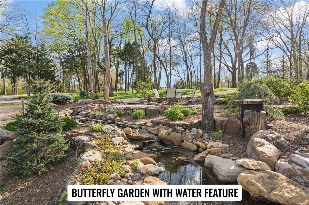 6205 S Chiles Rd, Blue Springs, MO 64014