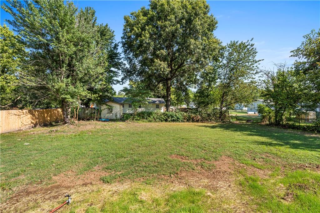1202 E 11th St, Lamar, MO 64759