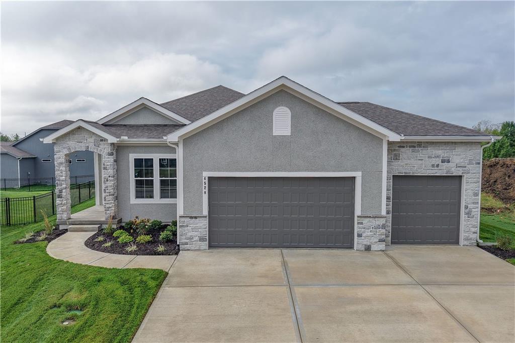 4528 SW Berkshire Dr, Lee's Summit, MO 64083