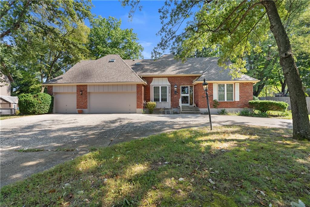 10308 E 81st St, Raytown, MO 64138