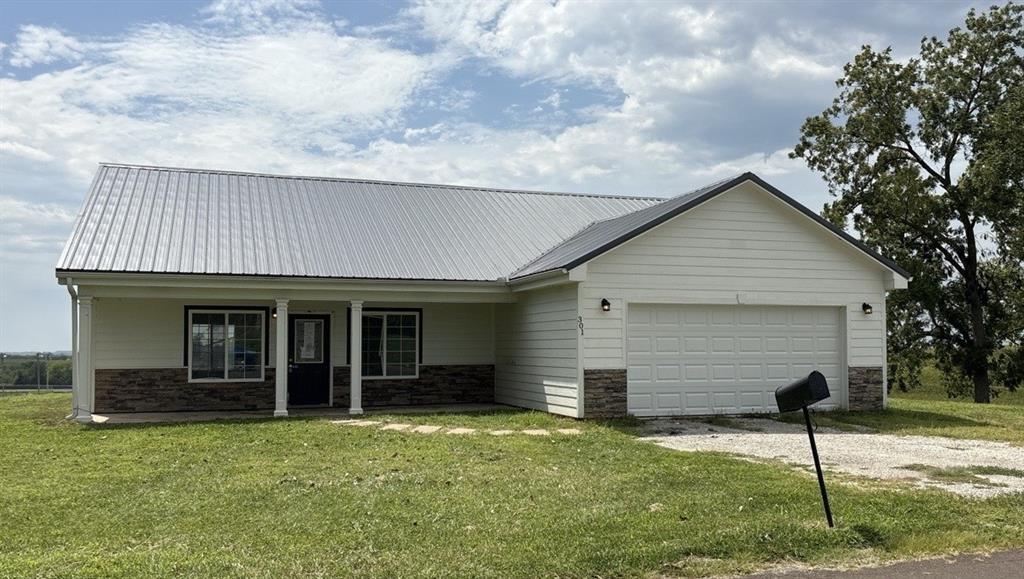 301 West St, De Kalb, MO 64440