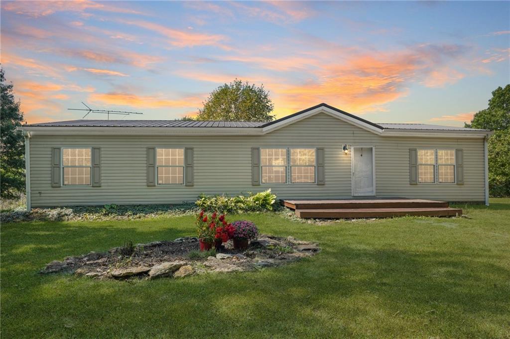 3381 NE Gospel Ln, Hamilton, MO 64644
