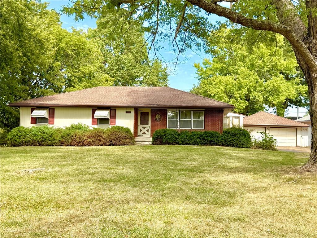 106 E Meadowbrook Ln, Stewartsville, MO 64490
