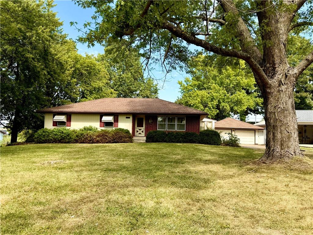 106 E Meadowbrook Ln, Stewartsville, MO 64490