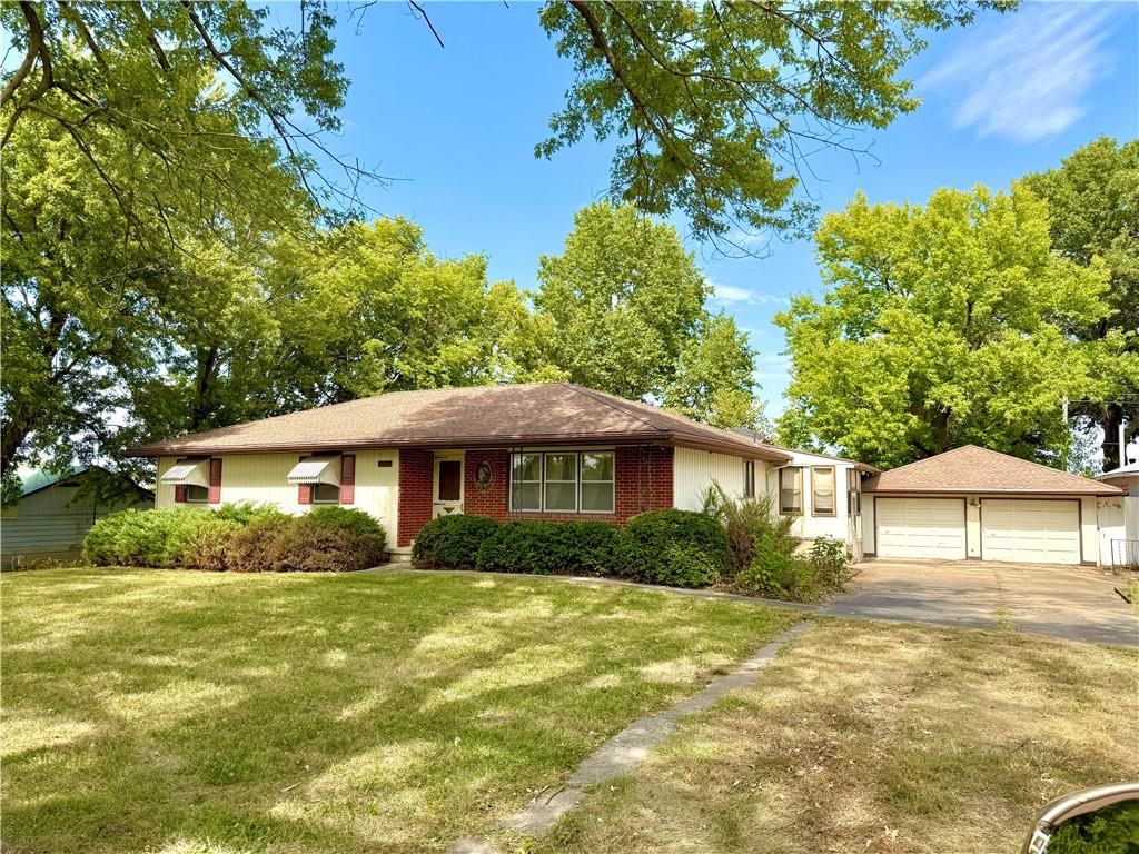 106 E Meadowbrook Ln, Stewartsville, MO 64490
