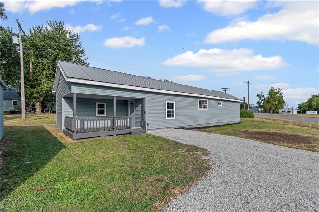 504 N Lee St, Leeton, MO 64761