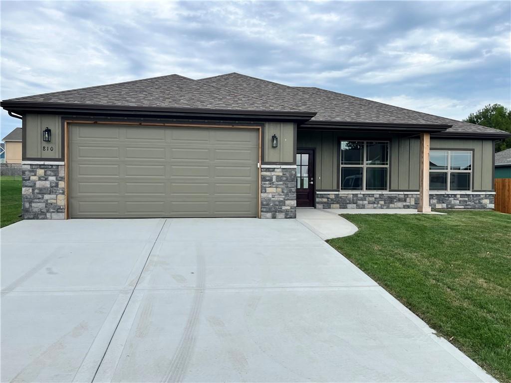 810 Timberline Dr, Cameron, MO 64429