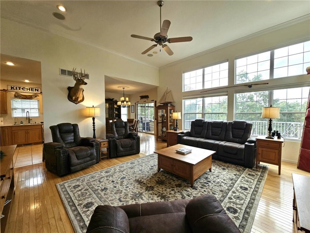 528 West End Cir, Osage Beach, MO 65065