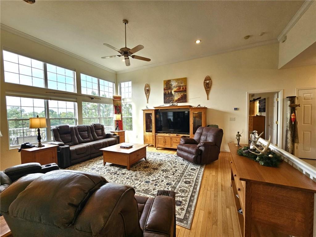 528 West End Cir, Osage Beach, MO 65065
