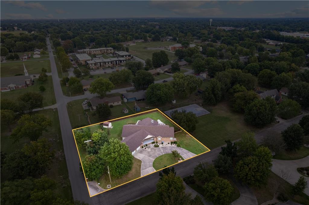 707 Quail Creek Rd, Parsons, KS 67357