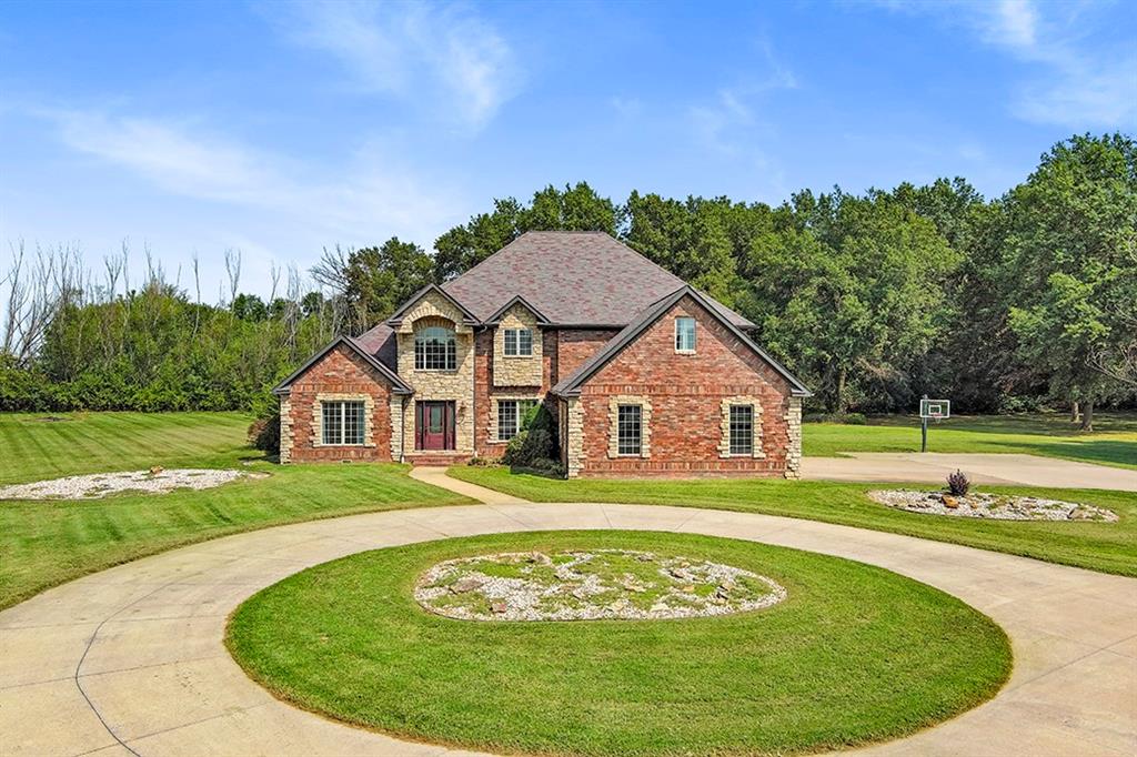 110 Crestwood Est, Pittsburg, KS 66762