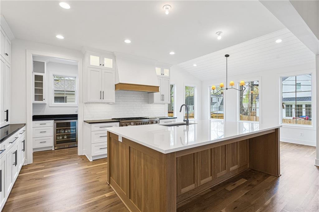 4016 W 67th Ter, Prairie Village, KS 66208