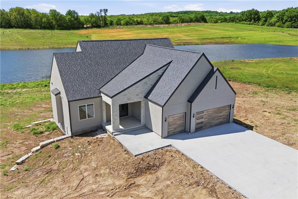 16055 W Eisenhower Rd, Lansing, KS 66043
