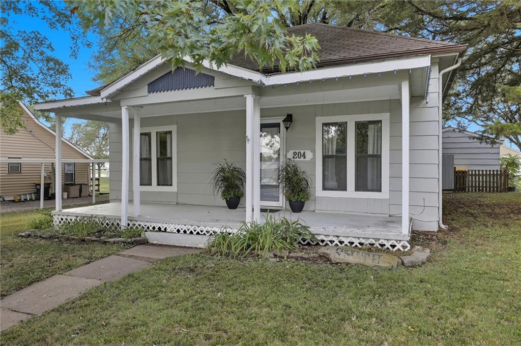 204 N Clark St, Kearney, MO 64060