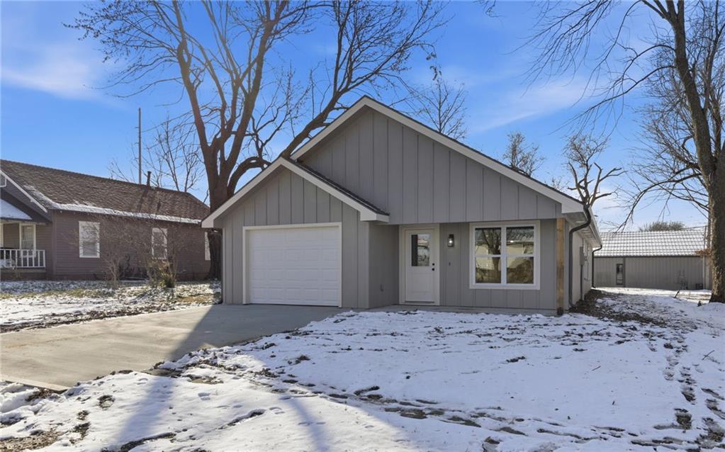 105 W Arctic St, Kingsville, MO 64061