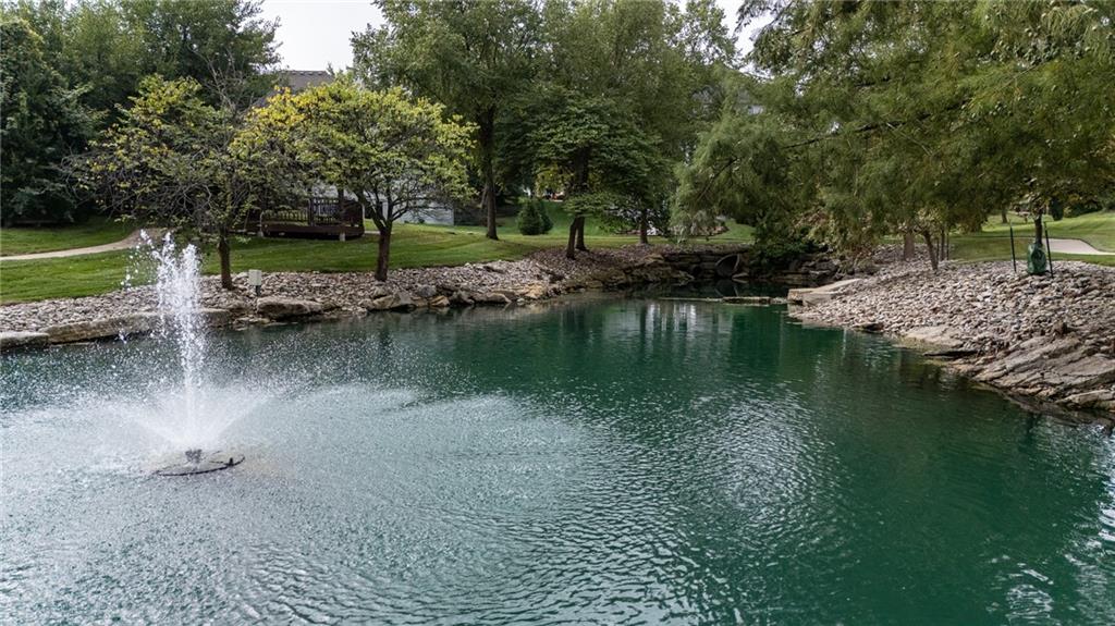 2116 Winding Woods Dr, Liberty, MO 64068