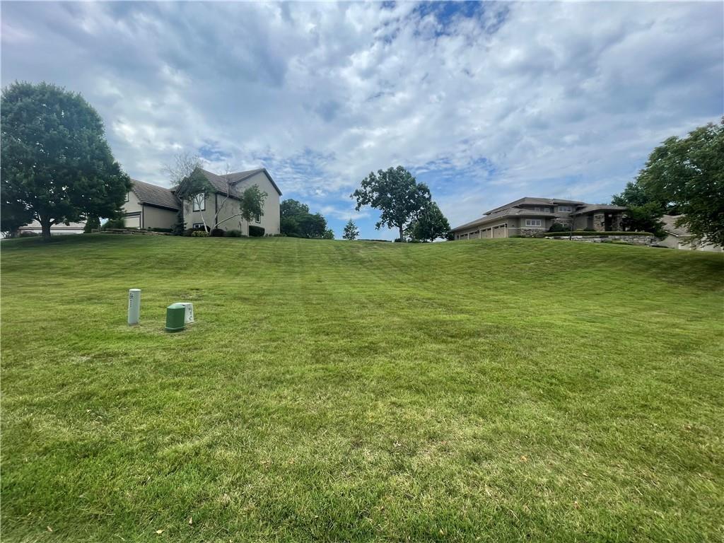 6532 Claret St, Parkville, MO 64152