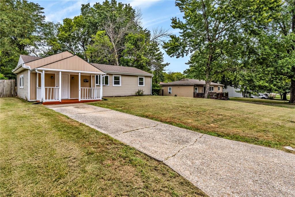 810 NE 62nd St, Gladstone, MO 64118