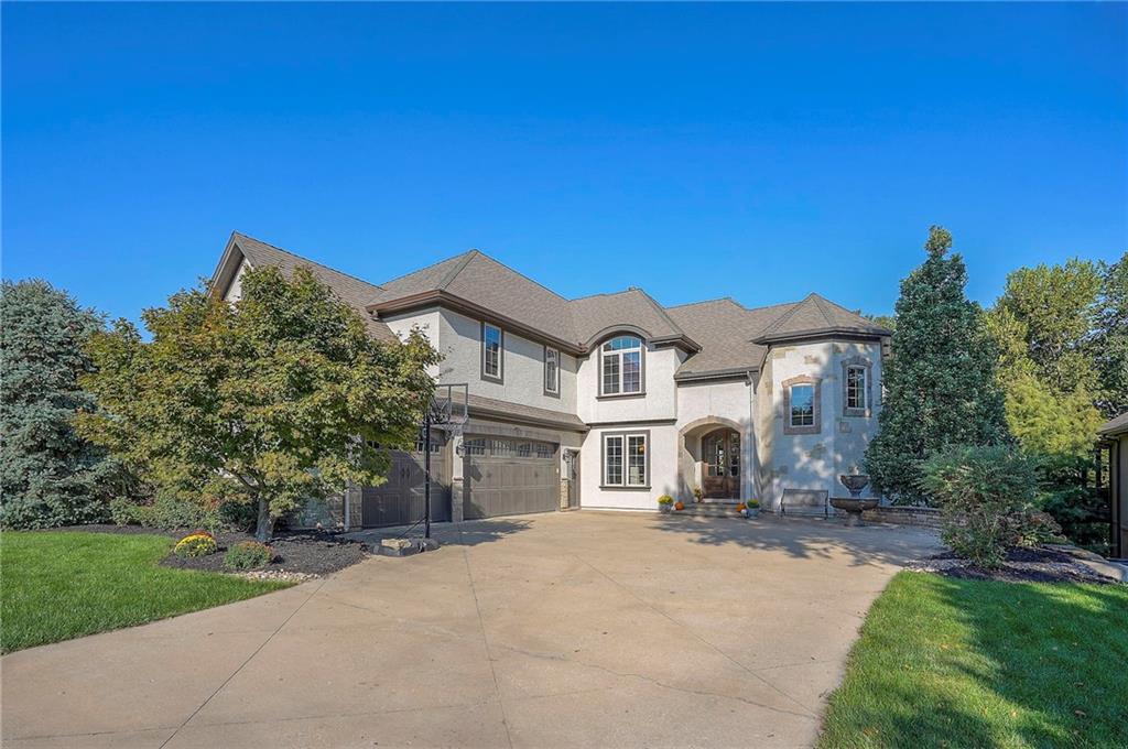6744 Longview Rd, Shawnee, KS 66218
