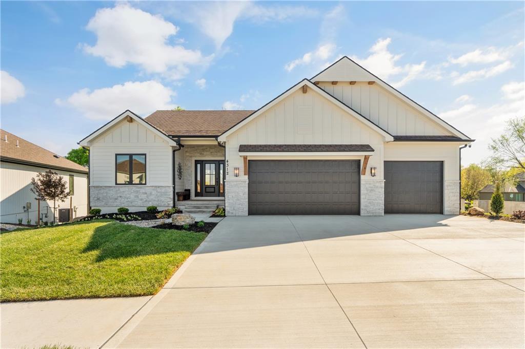 4355 NE Hideaway Dr, Lee's Summit, MO 64064