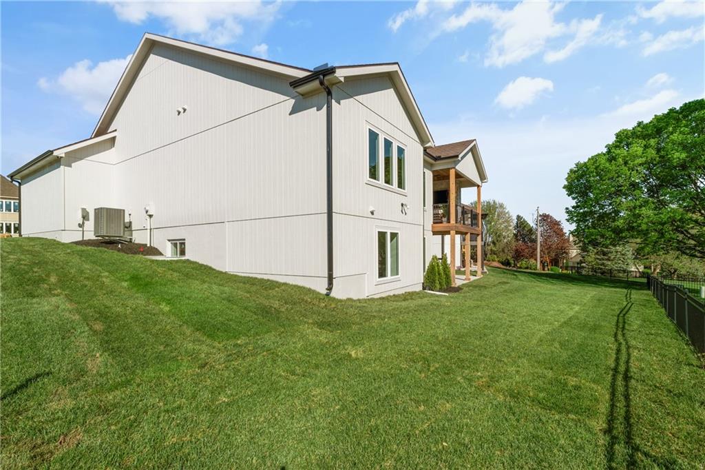 4355 NE Hideaway Dr, Lee's Summit, MO 64064