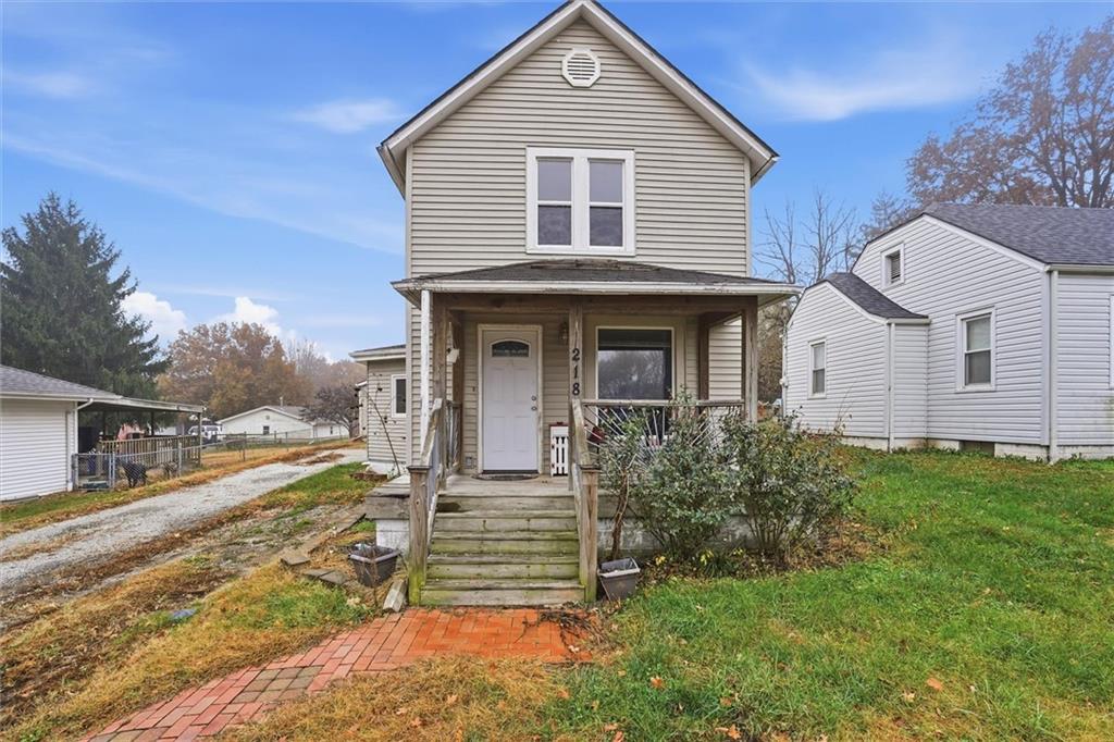 218 E Kay St, Lansing, KS 66043