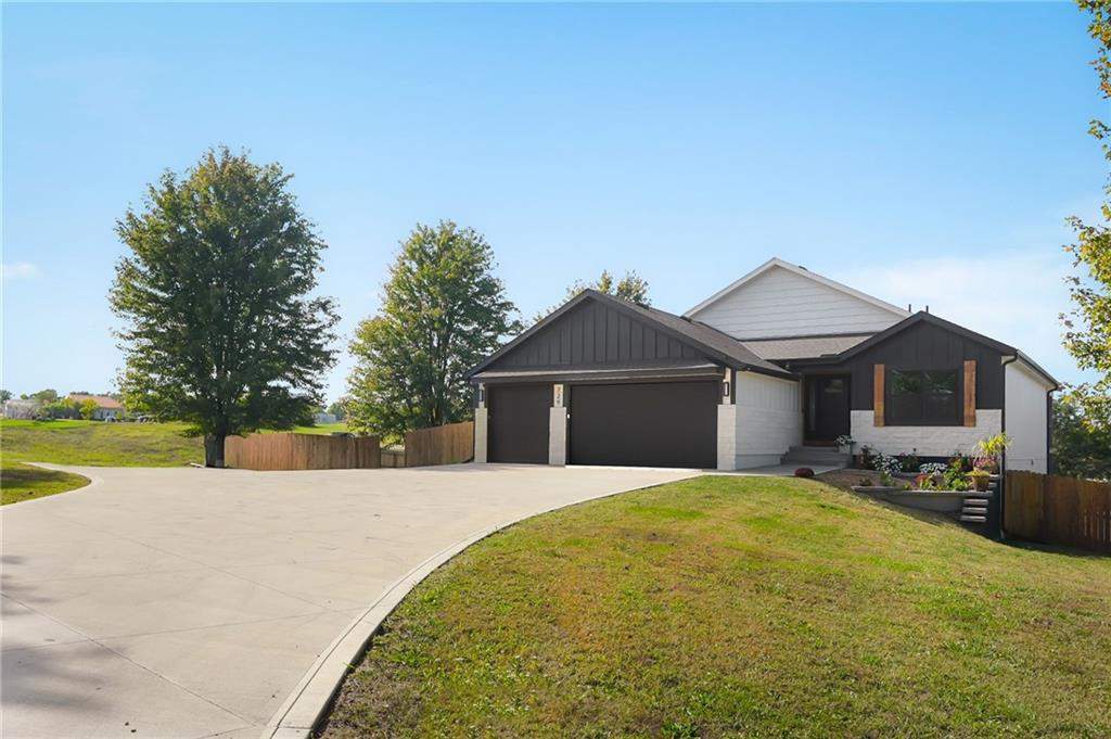 729 N Hurley St, Peculiar, MO 64078