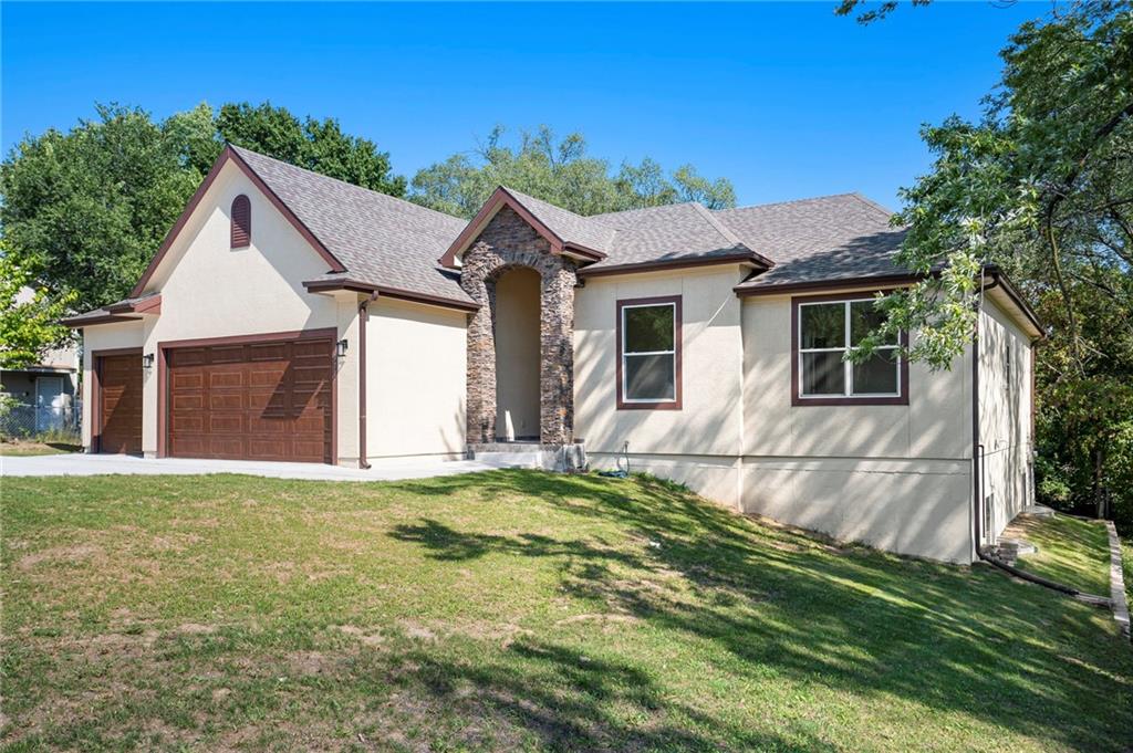 3711 N Wayne Ave, Kansas City, MO 64116